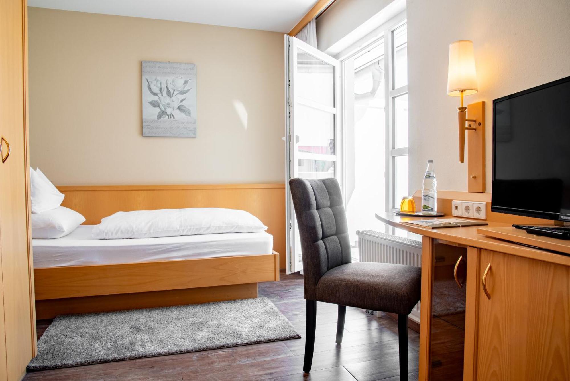 Hotel & Restaurant Post Laichingen ภายนอก รูปภาพ