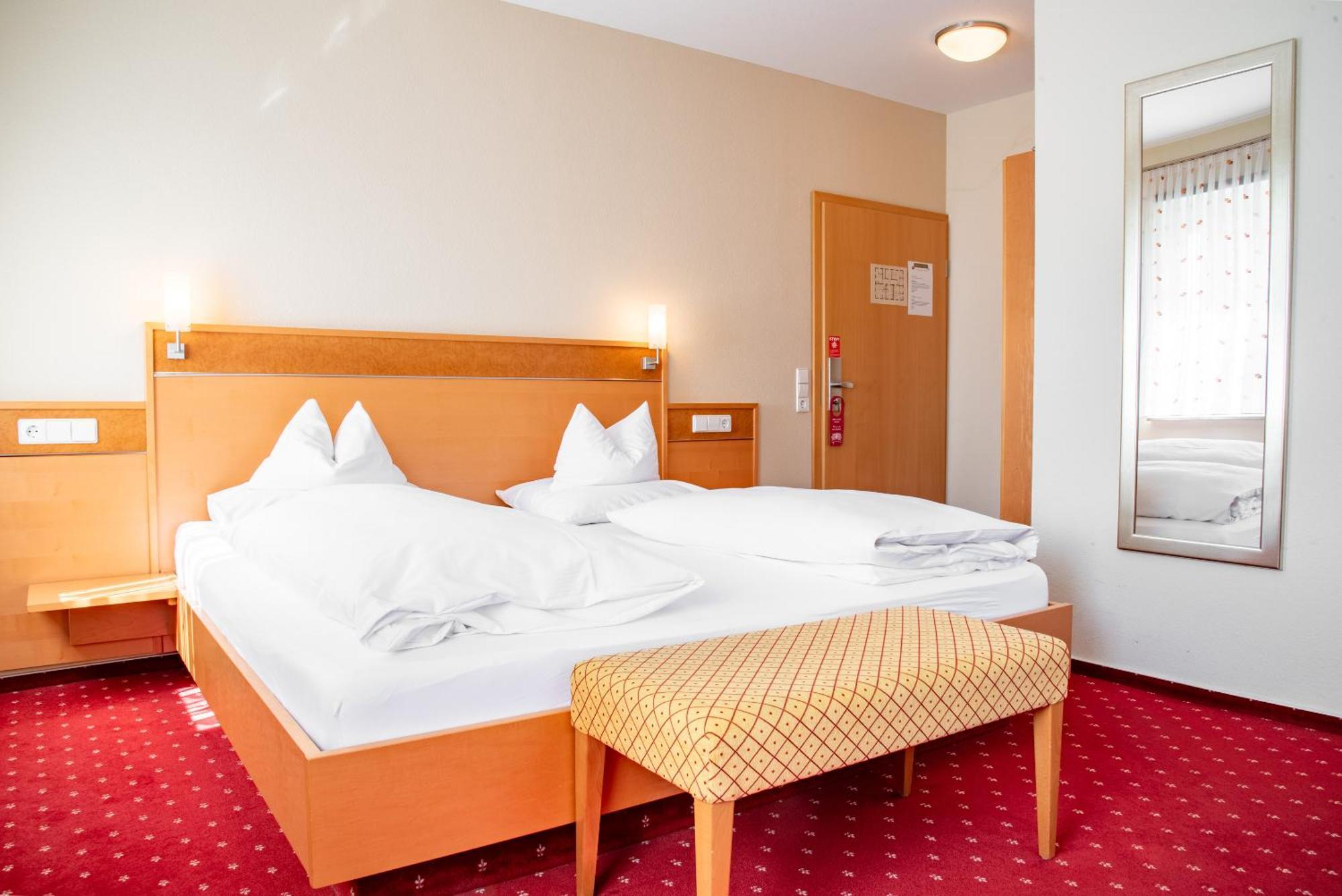 Hotel & Restaurant Post Laichingen ภายนอก รูปภาพ
