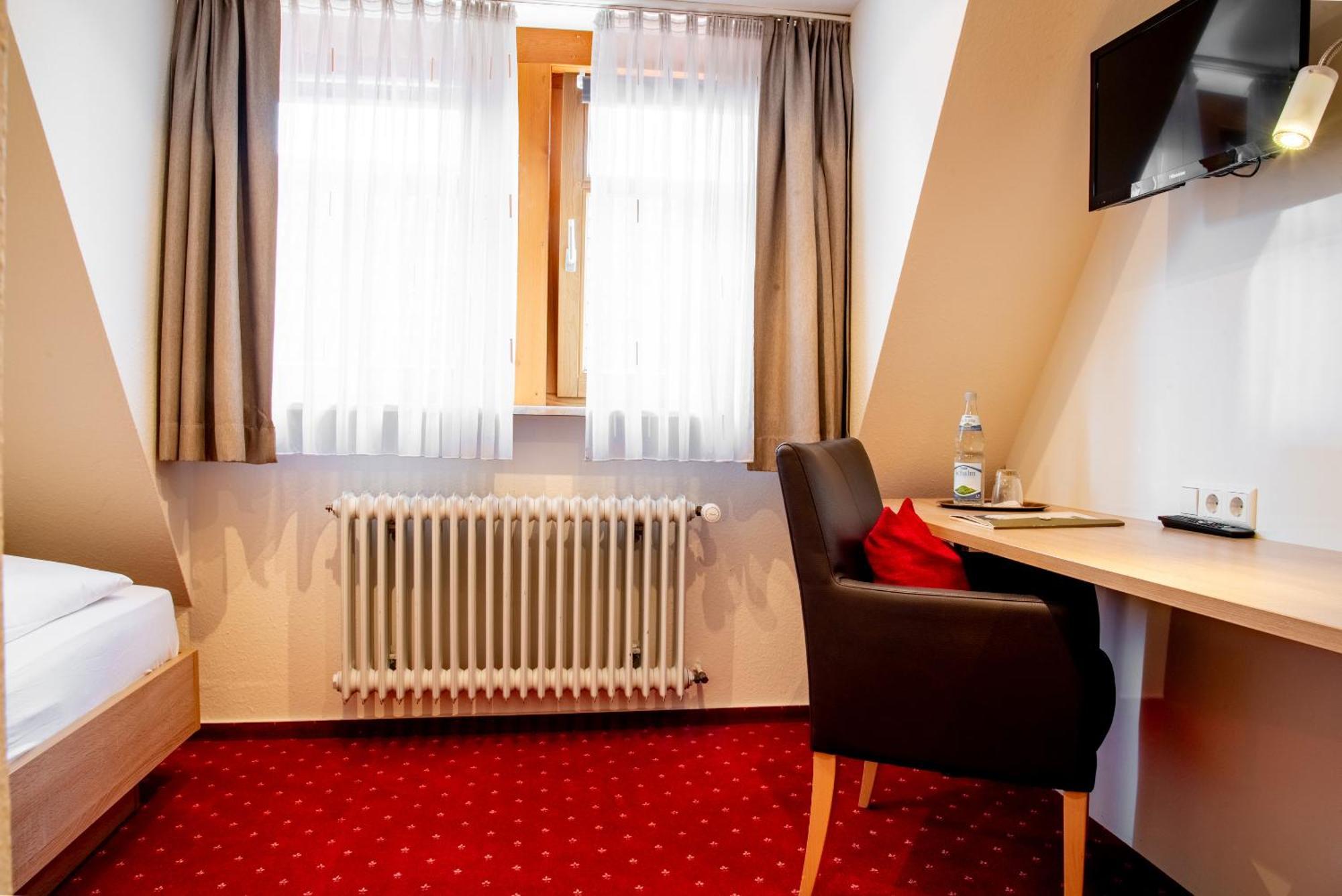 Hotel & Restaurant Post Laichingen ภายนอก รูปภาพ